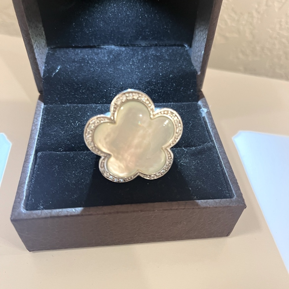 Oversized flower ring